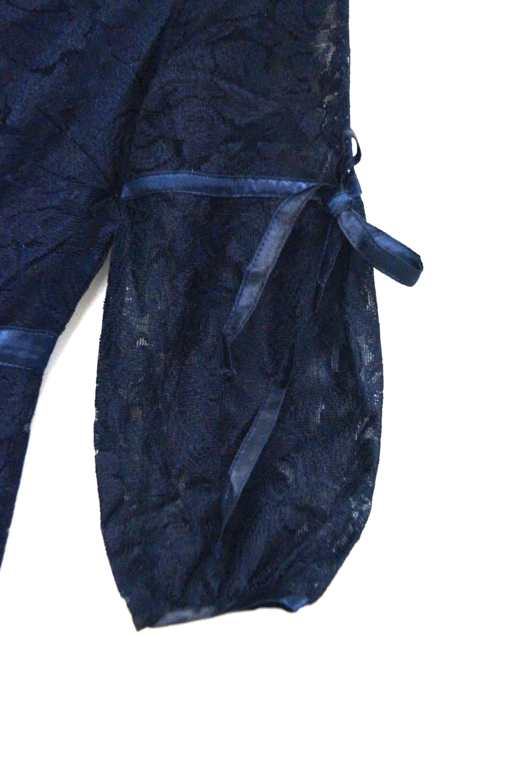 Granatowa koronkowa sukienka z podszewką - obrazek 3