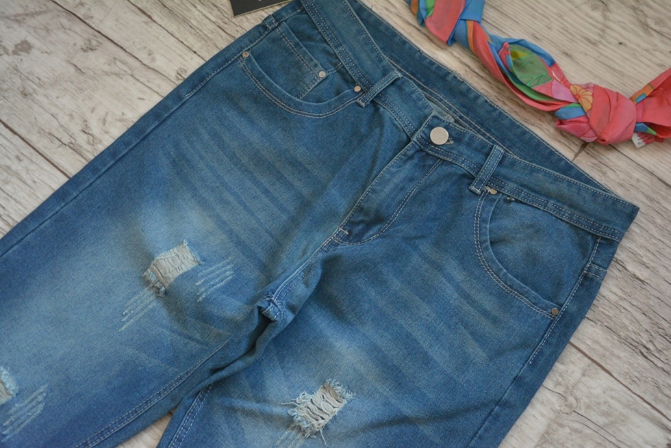 Męskie spodnie jeansowe z przetarciami - obrazek 2