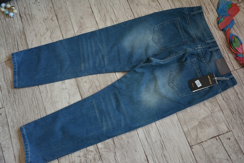 Męskie spodnie jeansowe z przetarciami - obrazek 4