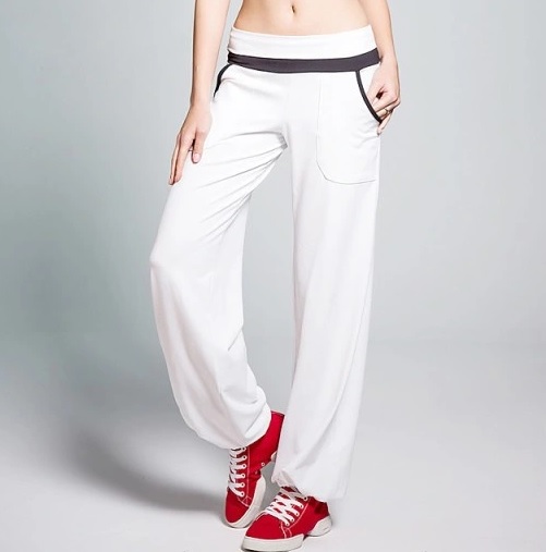 Dresowe spodnie dzwony do jogi białe - obrazek 3