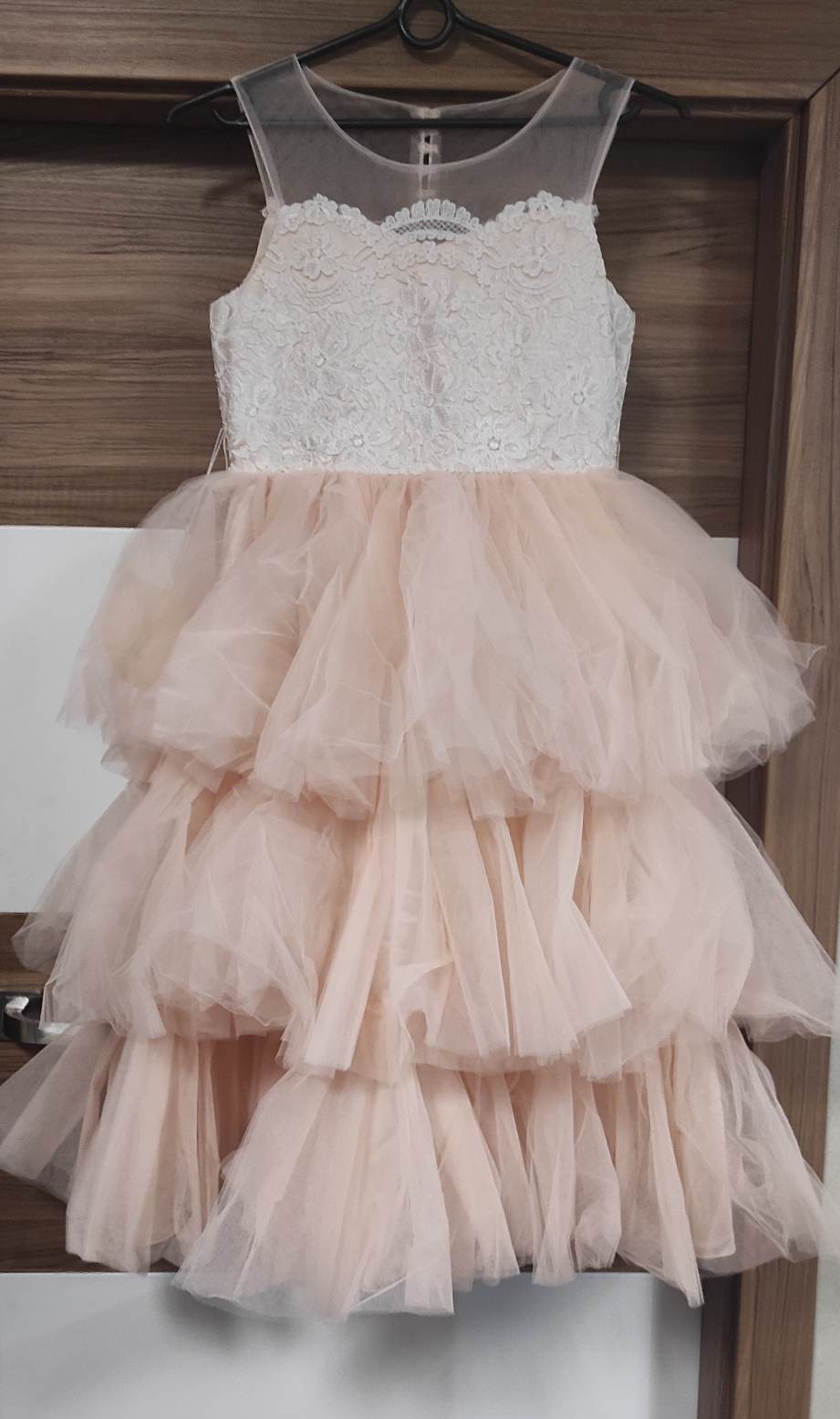 Rozkloszowana dziewczęca sukienka z koronką - obrazek 4