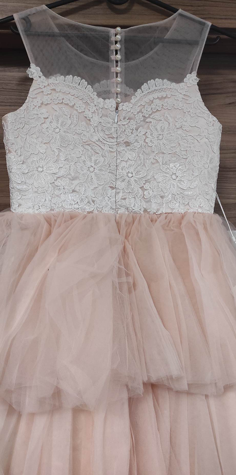 Rozkloszowana dziewczęca sukienka z koronką - obrazek 2