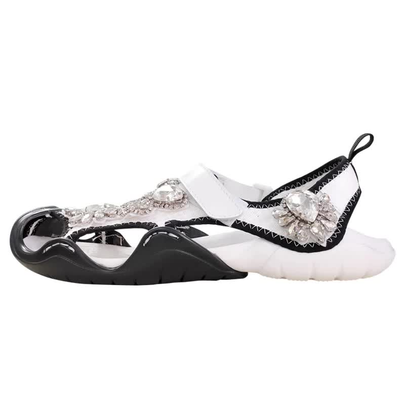 Diamentowe sandały damskie na płaskim obcasie