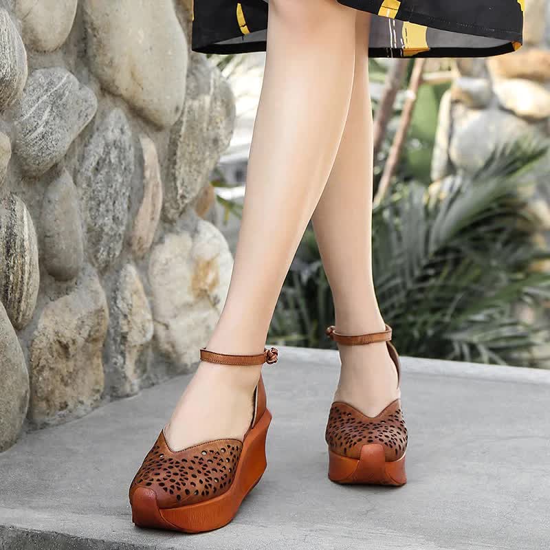 Damskie ażurkowe buty na koturnie - obrazek 2