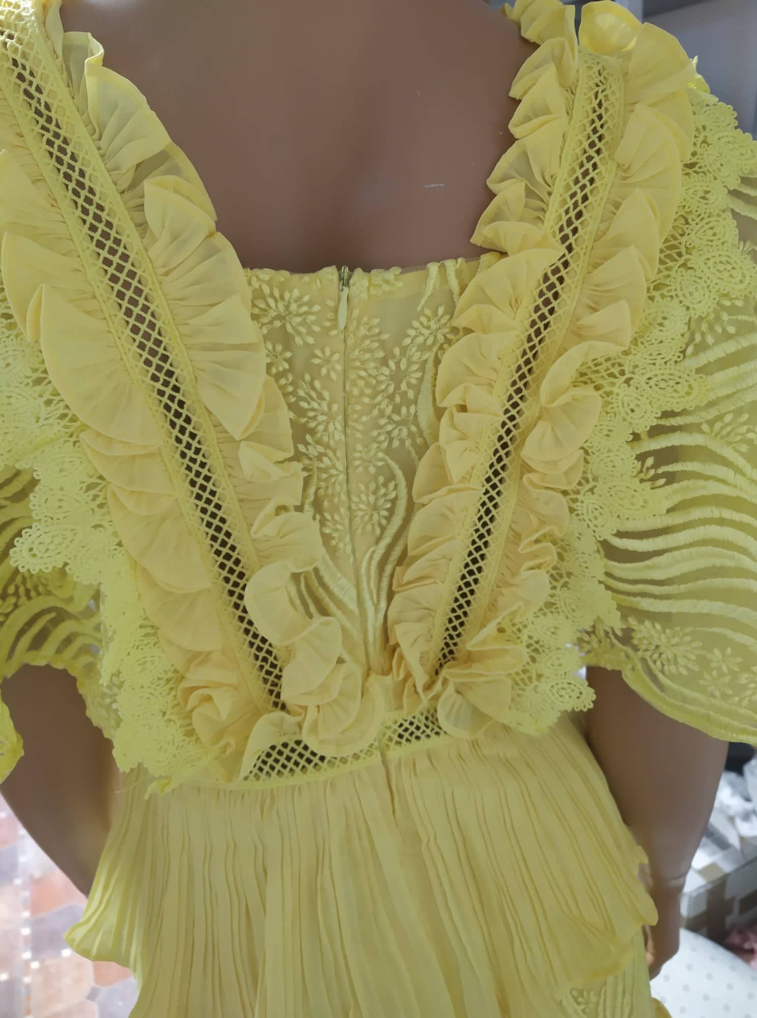 Damska sukienka z falbanami - obrazek 3