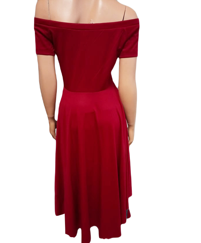 Damska asymetryczna sukienka z odkrytymi ramionami - obrazek 2