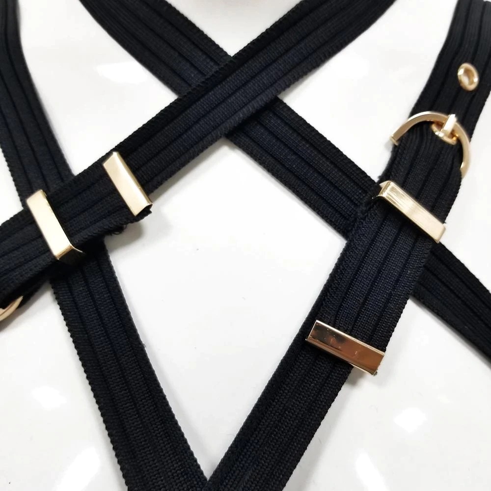 Damska czarna seksowna sukienka z paskami - obrazek 4