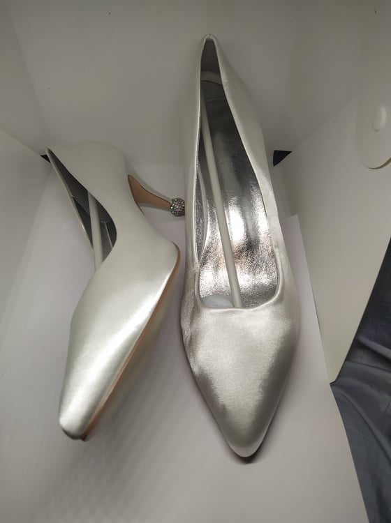 Damskie szpilki ze skóry ekologicznej satyna - obrazek 2