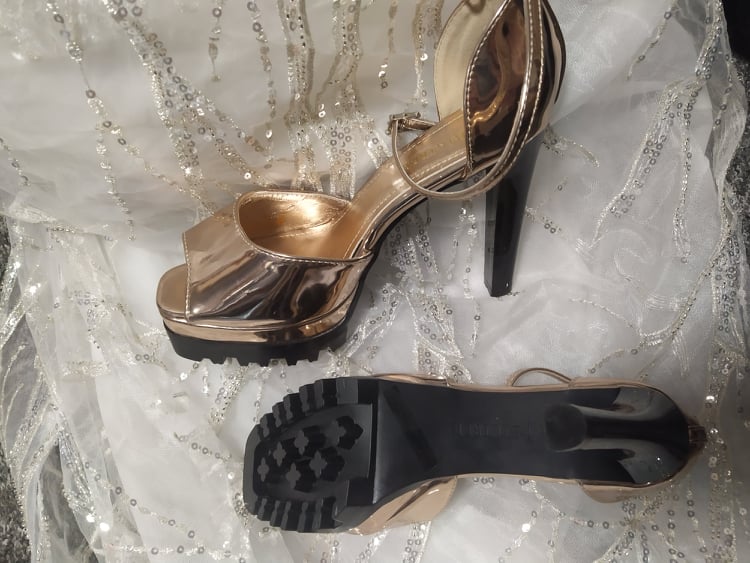 Damskie szpilki na platformie bez palca - obrazek 2