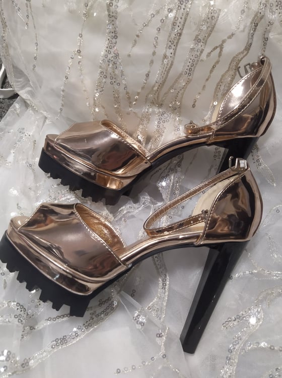 Damskie szpilki na platformie bez palca