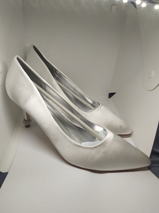 Damskie szpilki ze skóry ekologicznej satyna - obrazek 3