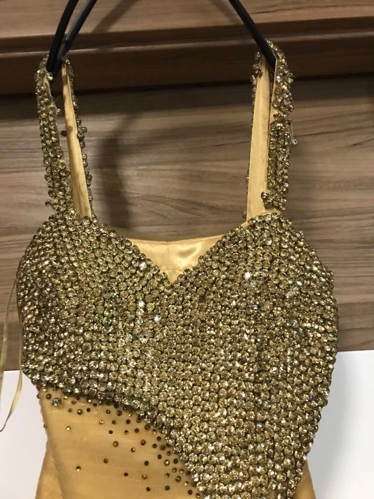 Tiulowa sukienka cekiny - obrazek 2