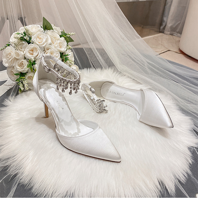 Damskie satynowe czółenka ślubne - obrazek 3