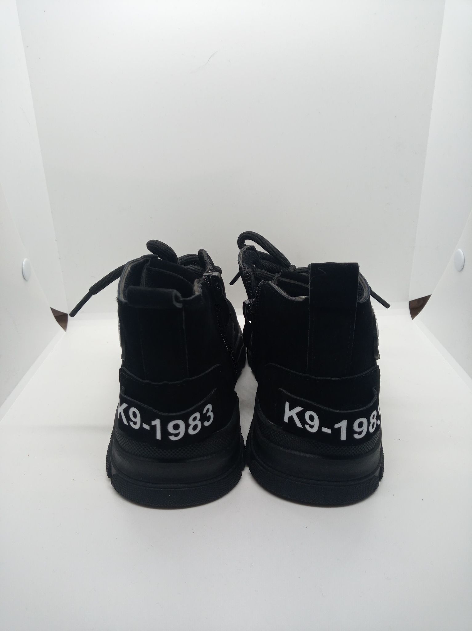 Dziewczęce wiosenne trampki z eko zamszu - obrazek 3