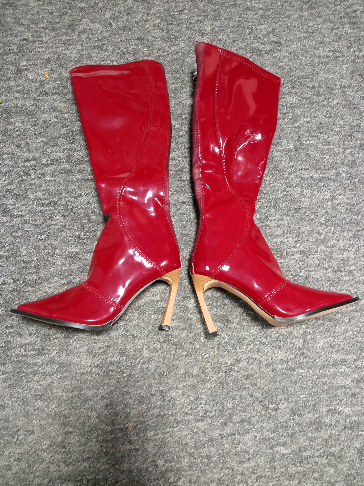 Damskie lakierowane kozaki czerwone - obrazek 3