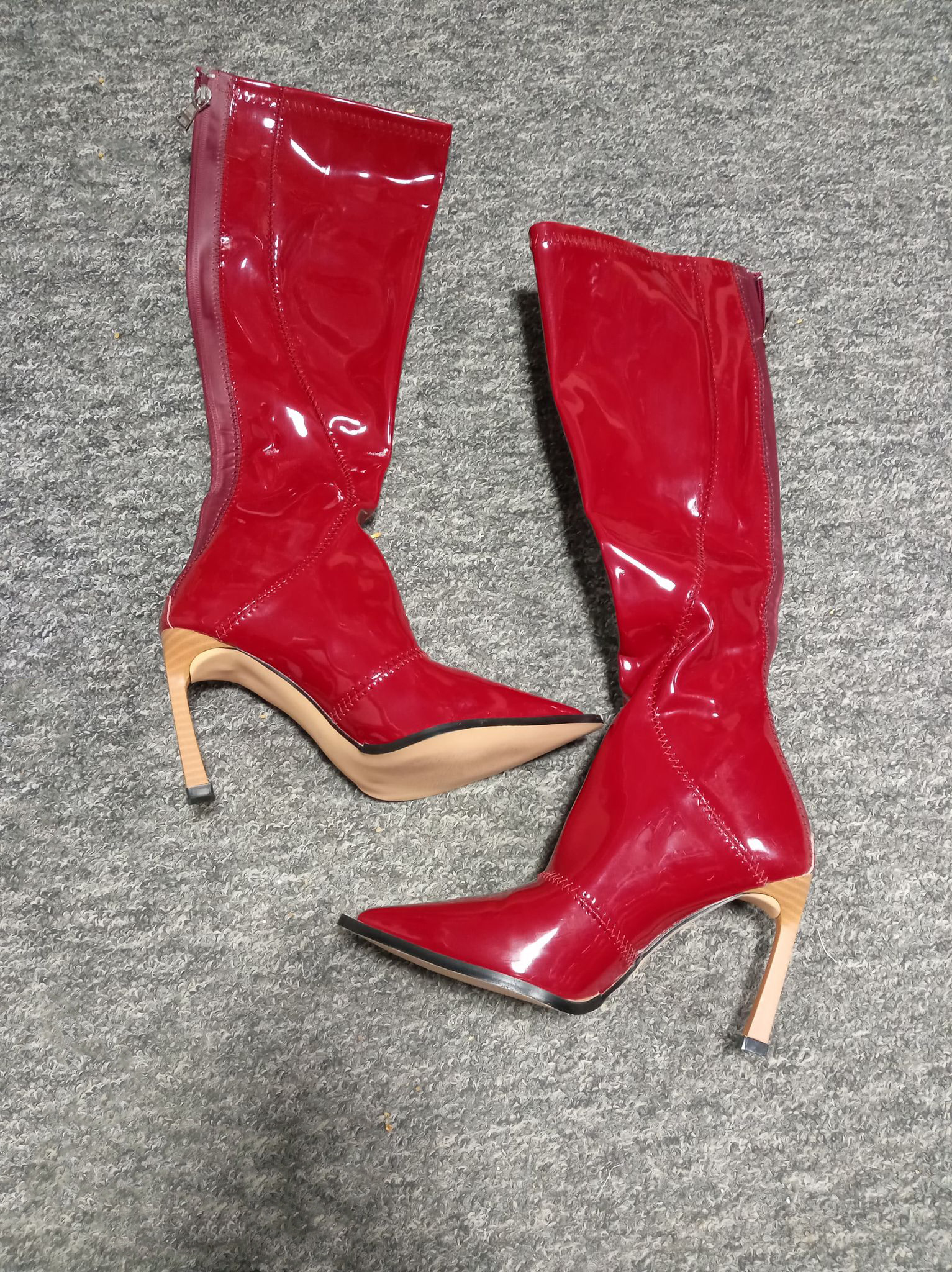 Damskie lakierowane kozaki czerwone - obrazek 2