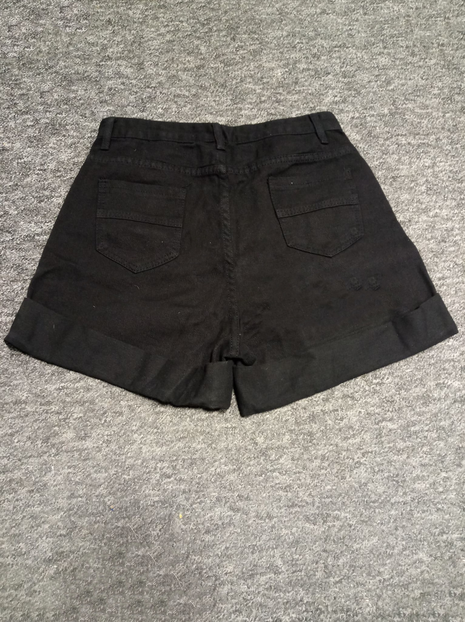 Damskie dżinsowe spodenki czarne - obrazek 2