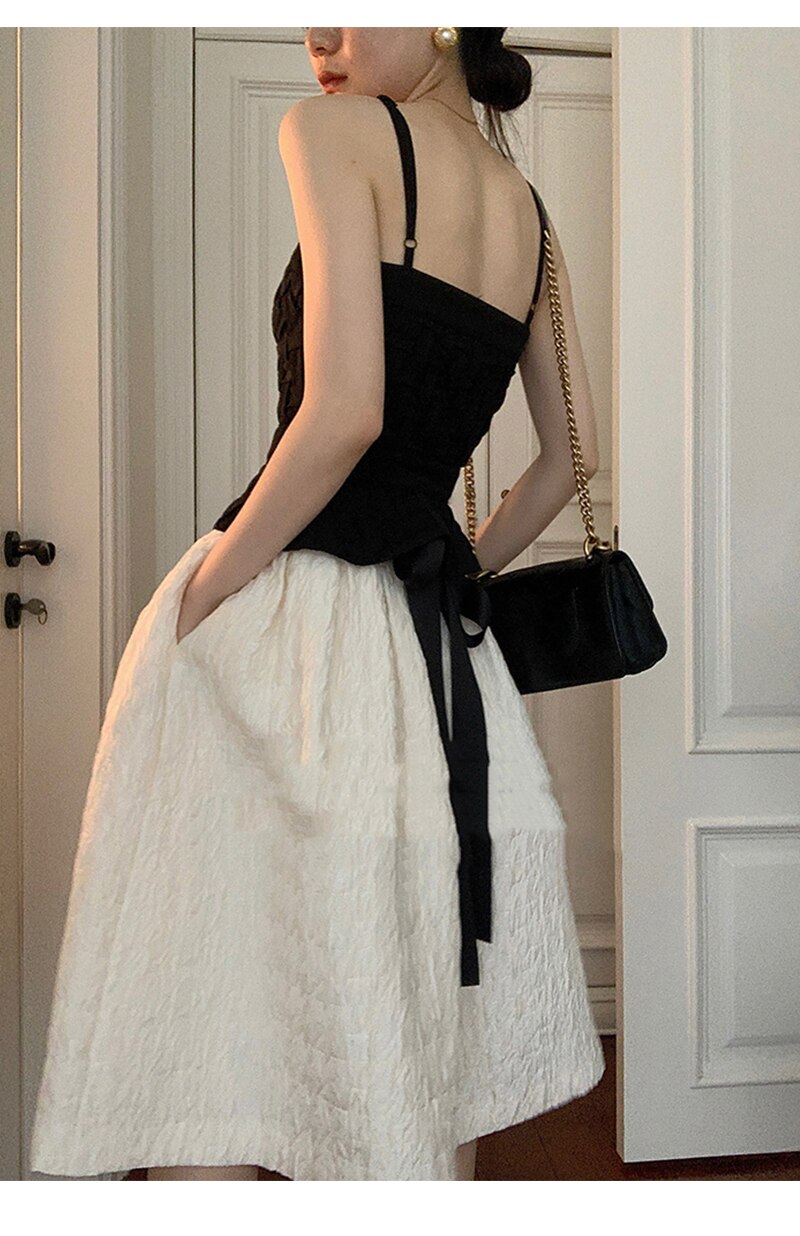 Damska czarna koszulka na ramiączkach - obrazek 3