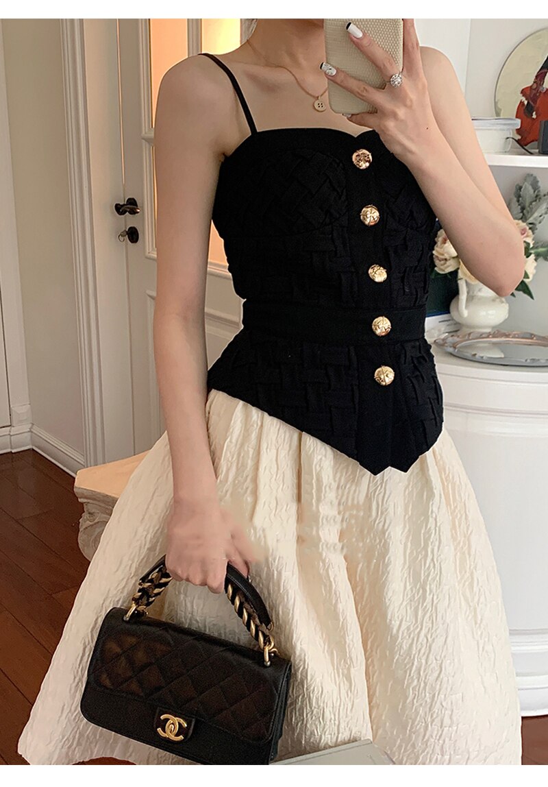 Damska czarna koszulka na ramiączkach - obrazek 2