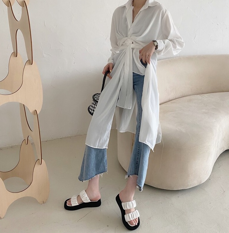 Damskie plisowane klapki białe roz. 39 - obrazek 3