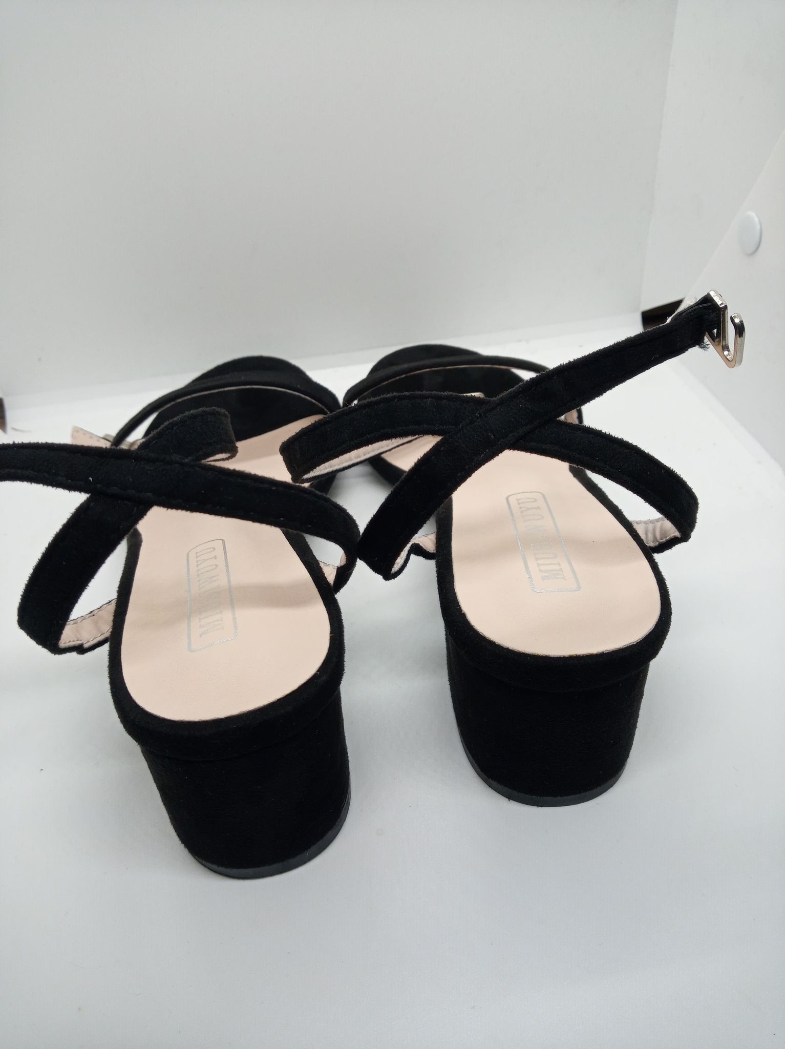 Damskie zamszowe sandały na klocku 23,5cm - obrazek 2