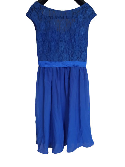 Chabrowa sukienka koronkowa bez rękawów