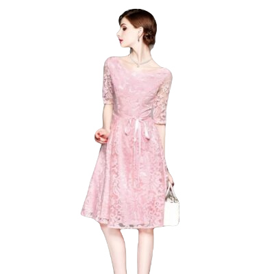 Koronkowa sukienka ze wzorem kwiatowym