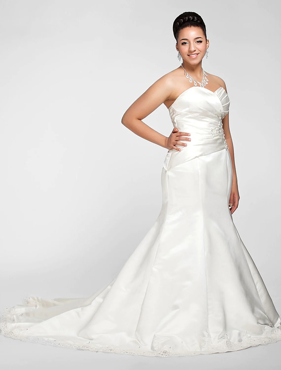 Satynowa suknia ślubna syrenka bez ramiączek - obrazek 6