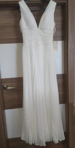 Plisowana suknia maxi ze zdobieniami na talii - obrazek 3