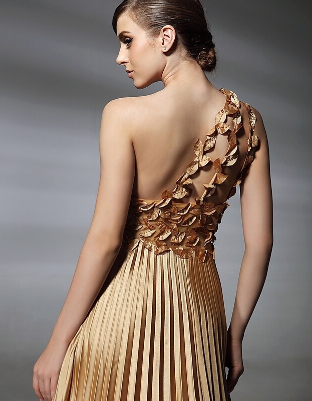 Satynowa suknia na jedno ramię w kolorze Fuksji - obrazek 7