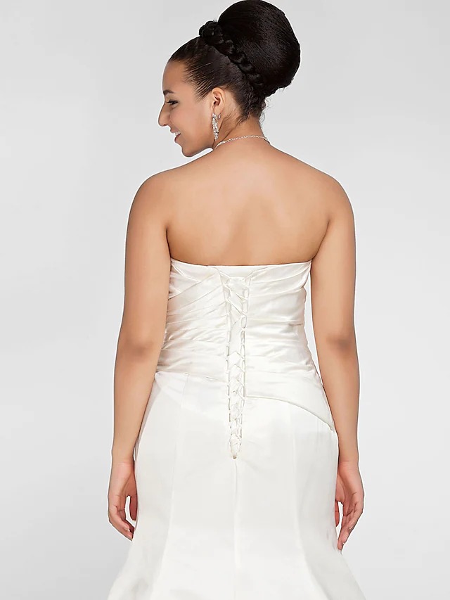 Satynowa suknia ślubna syrenka bez ramiączek - obrazek 2