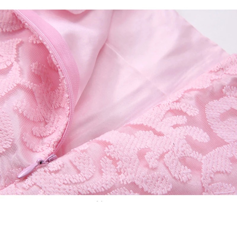 Koronkowa sukienka ze wzorem kwiatowym - obrazek 5