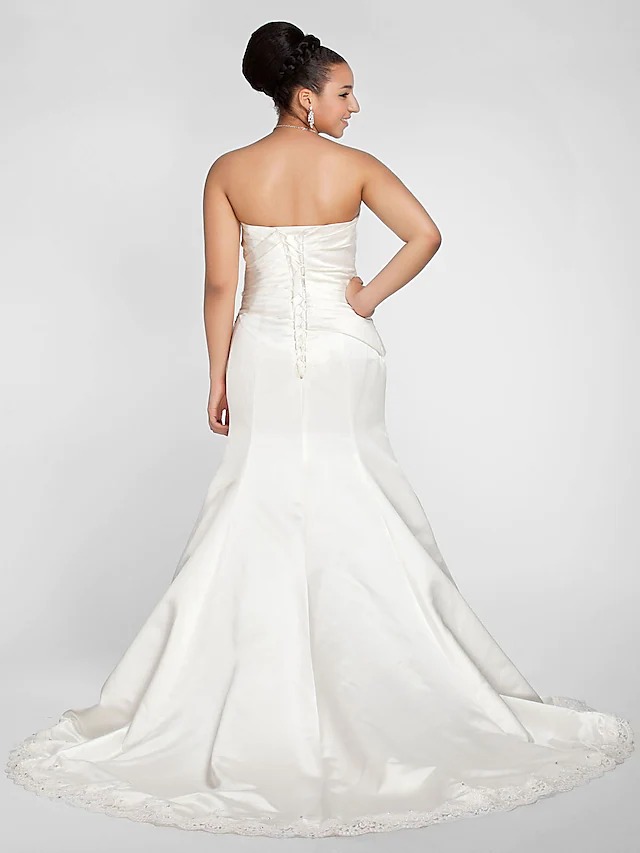 Satynowa suknia ślubna syrenka bez ramiączek - obrazek 4