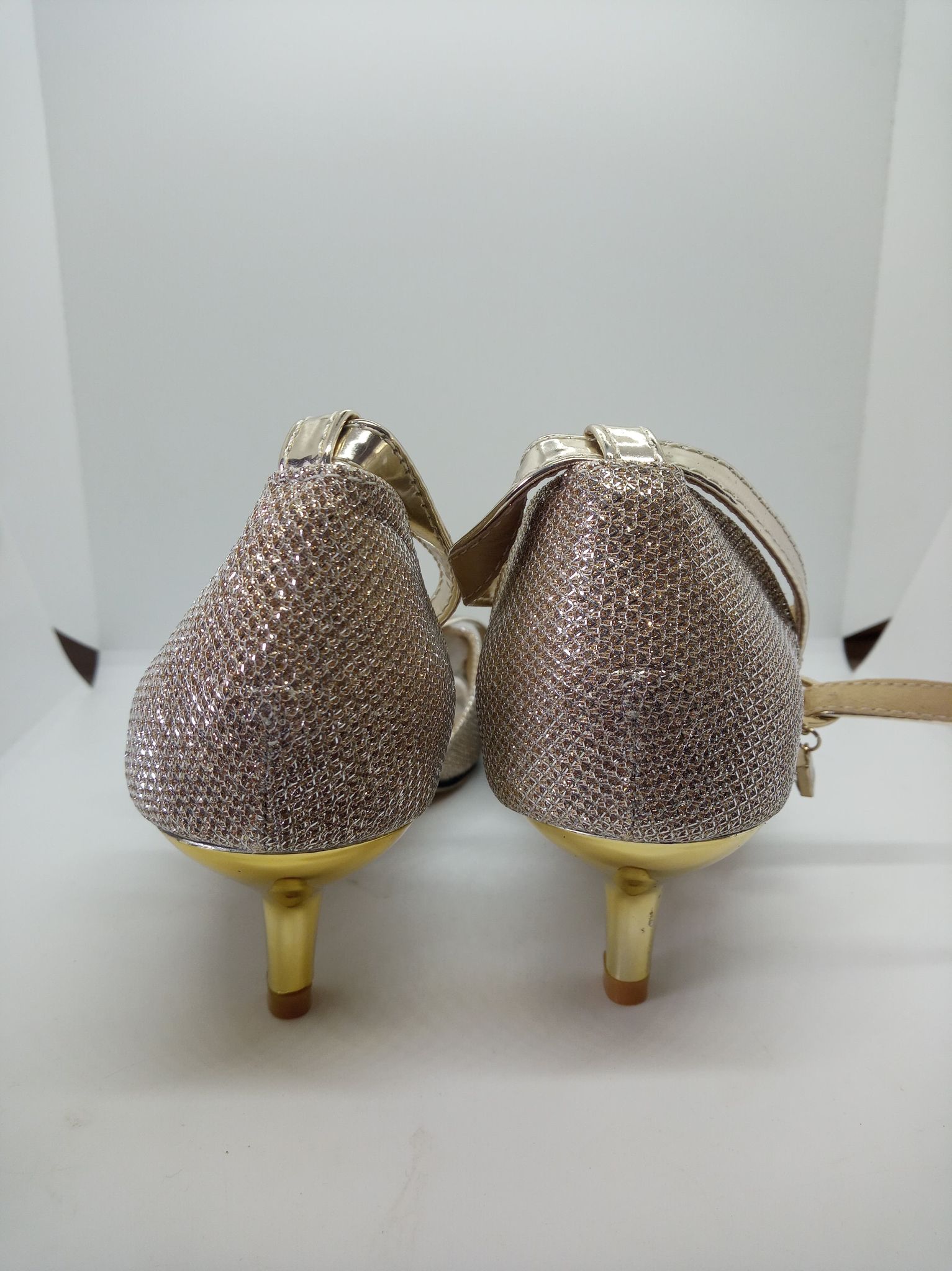 Cekinowe czółenka damskie na niskiej szpilce 23,5cm - obrazek 3