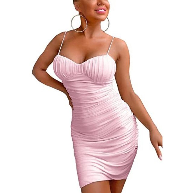 Obcisła letnia sukienka na ramiączkach