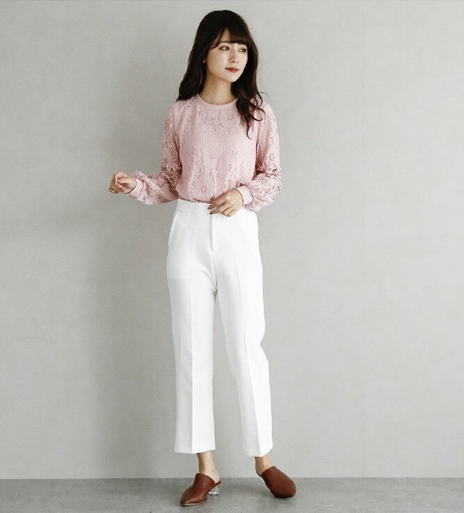 Koronkowa bluza ze zdobieniami - obrazek 2