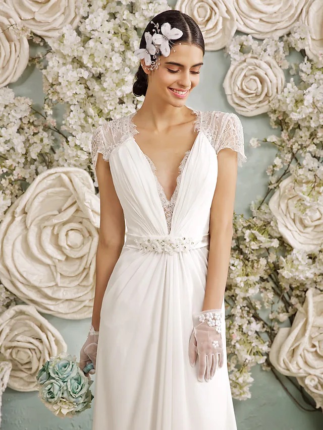 Elegancka Suknia Ślubna z Koronkowymi Rękawkami i Dekoltem w Literę V - obrazek 2