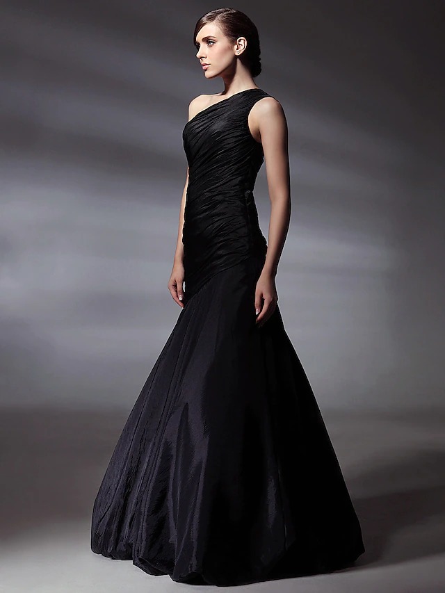 Marszczona suknia syrenka na jedno ramię czarna - obrazek 2