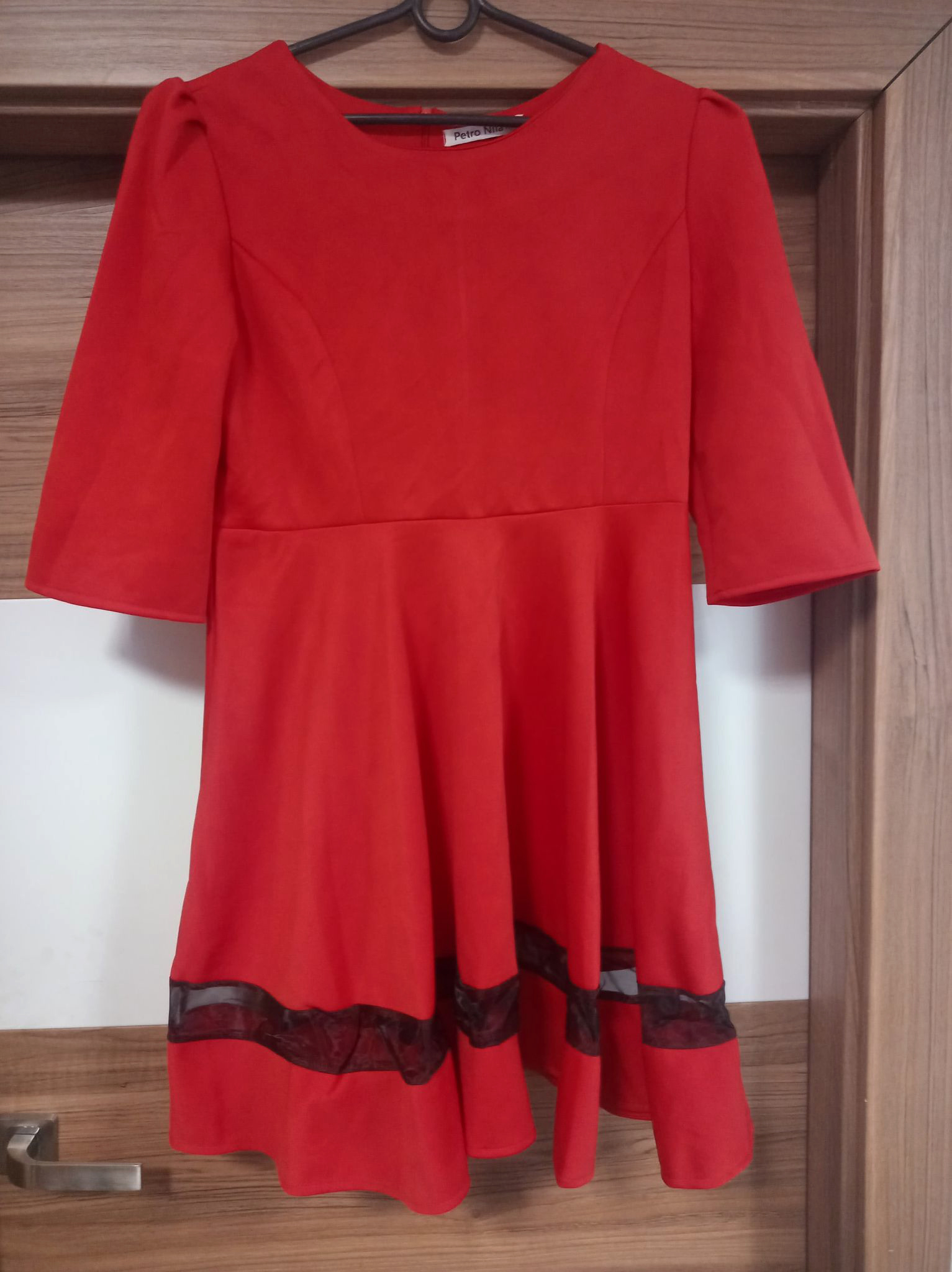 Prosta czerwona sukienka 3/4 rękaw