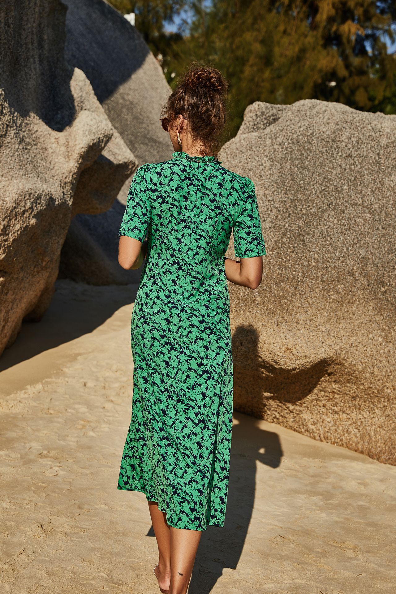 Sukienka damska w kwiaty półgolf - obrazek 3