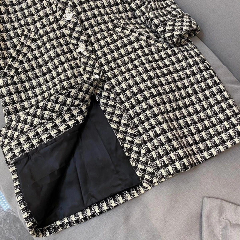 Jednorzędowy damski płaszcz w pepitkę - obrazek 4