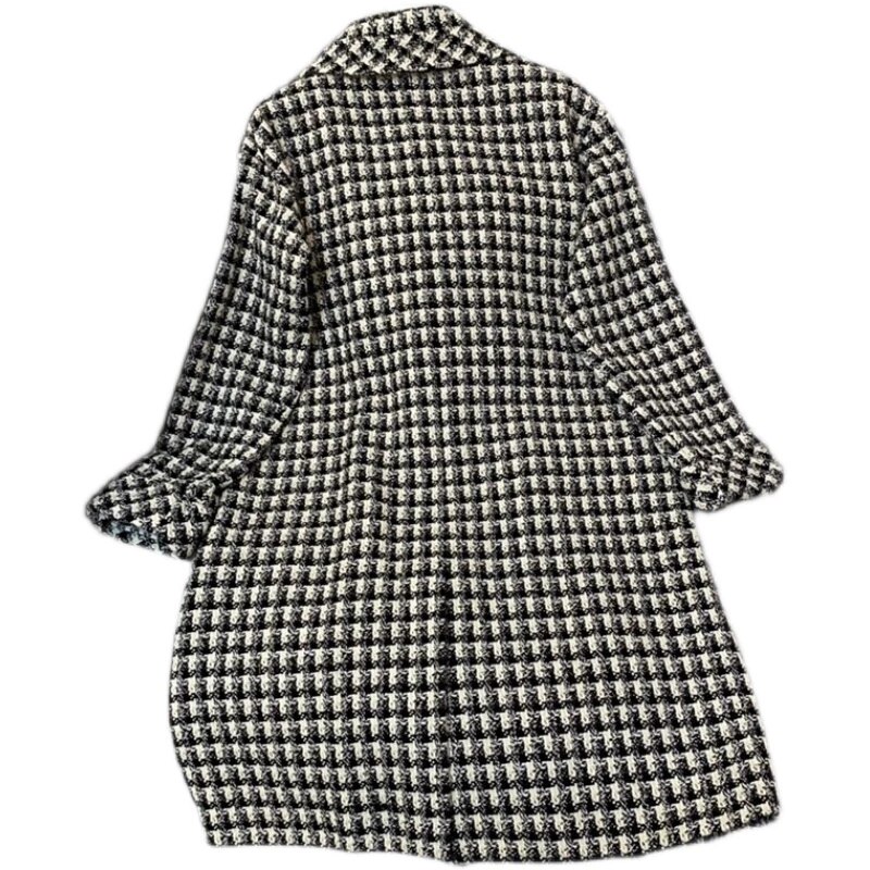 Jednorzędowy damski płaszcz w pepitkę - obrazek 2