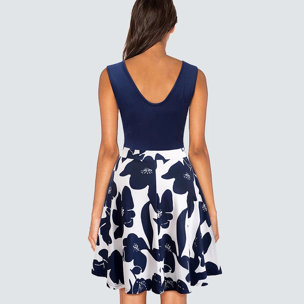Kwiatowa sukienka bez rękawów granatowa - obrazek 3
