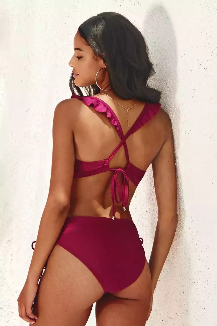 CUPSHE Dwuczęściowe bikini ściągane sznurkiem Savannah w kolorze burgundowym z falbanką - obrazek 2