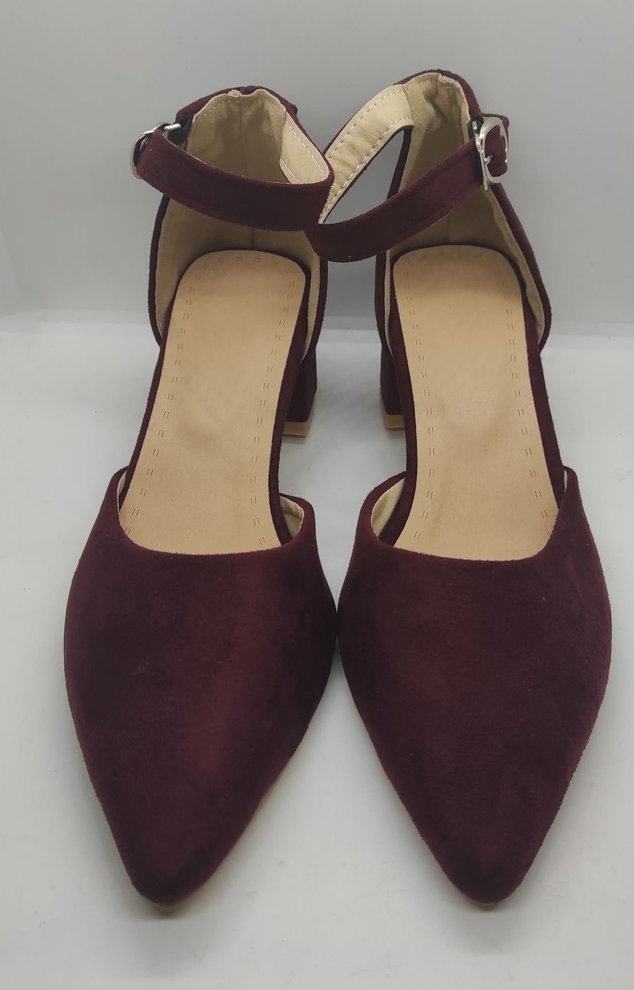 Eleganckie czółenka zamszowe na niskim obcasie - obrazek 2