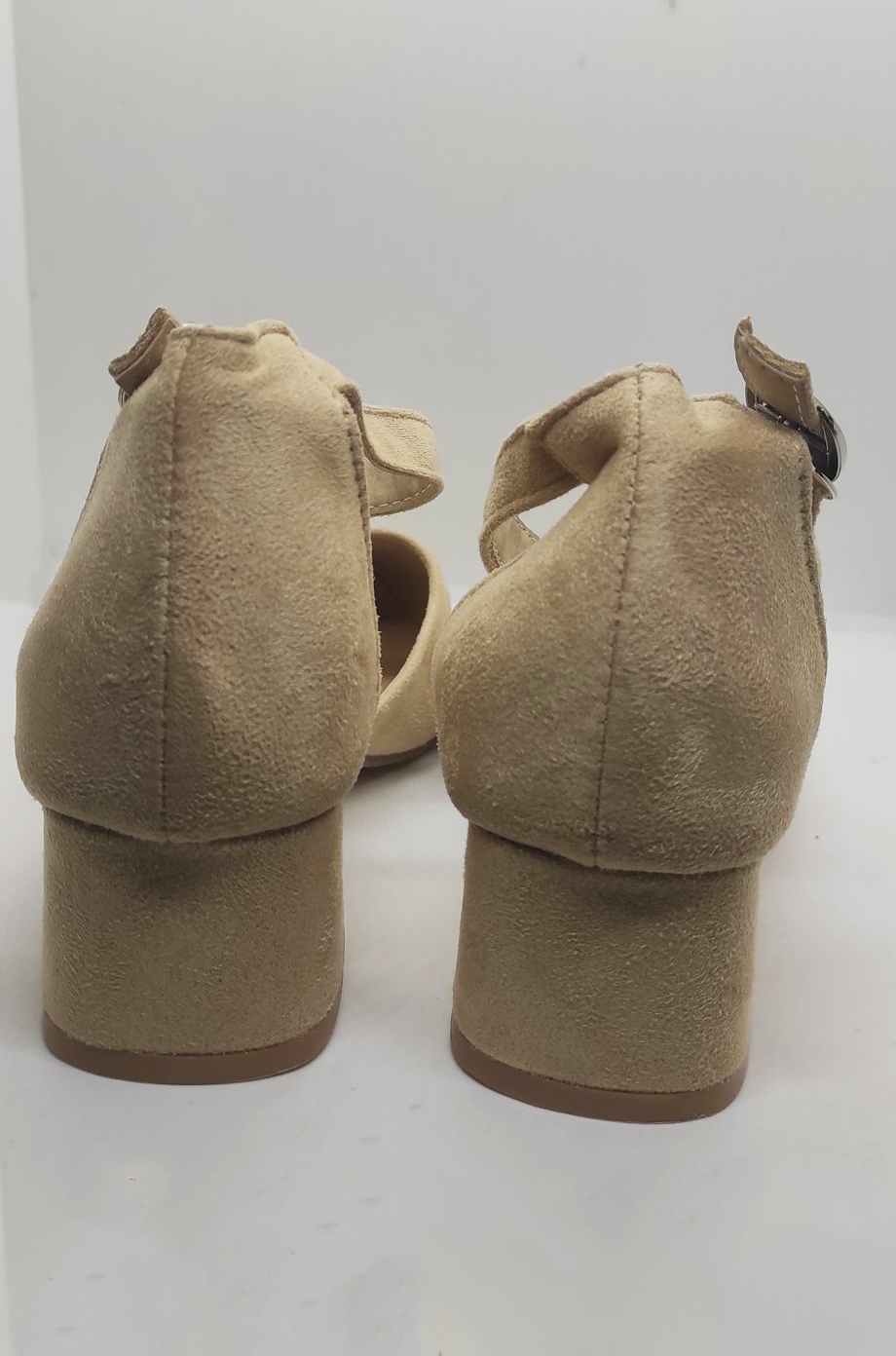 Eleganckie czółenka zamszowe na niskim obcasie - obrazek 3