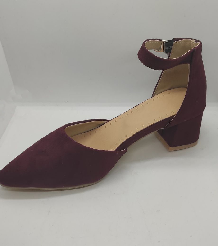 Eleganckie czółenka zamszowe na niskim obcasie - obrazek 4