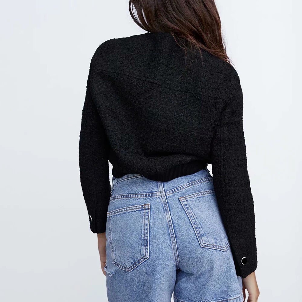 Damski sweter ze zdobionymi guzikami - obrazek 3