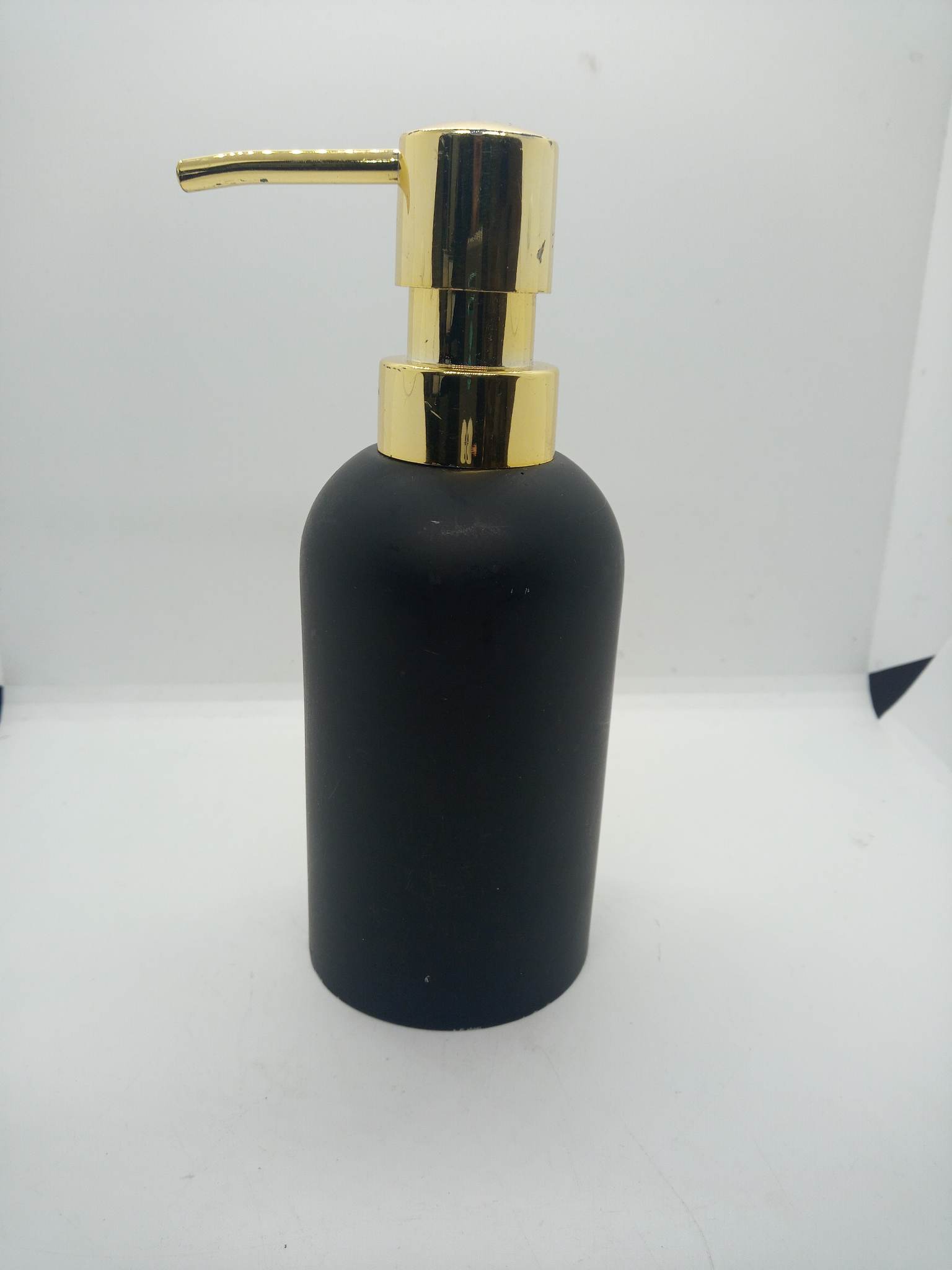 Dozownik do mydła z kubkiem CZARNY MAT - obrazek 6