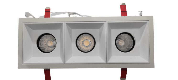 Potrójna Oprawa Halogenowa podtynkowa wpuszczana